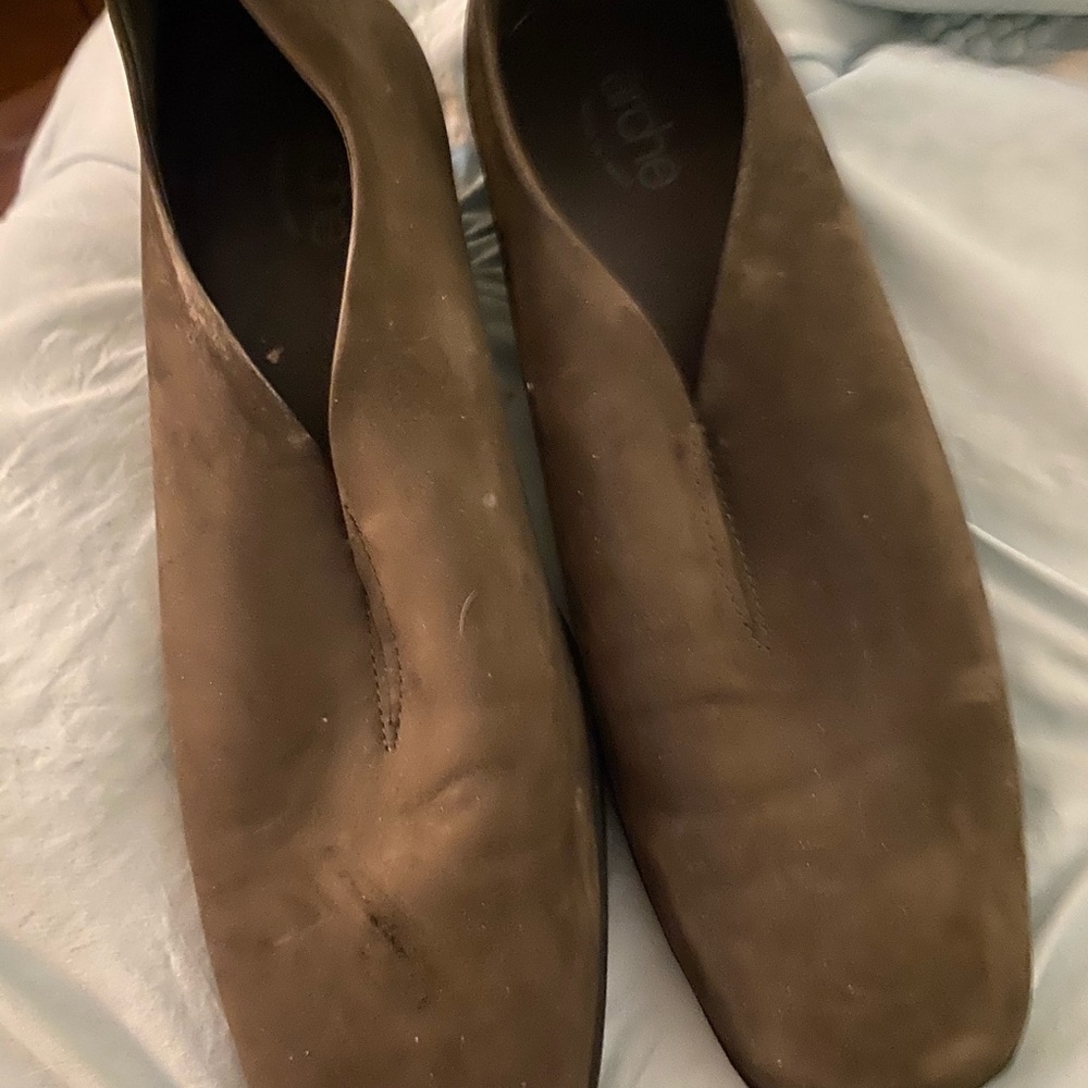 Arch women’s shoes